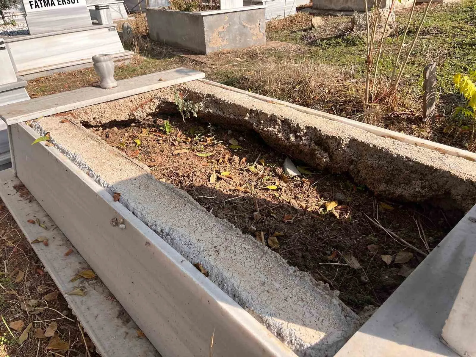 Tekirdağ’ın Hayrabolu ilçesinde mezarlıktan mermer çaldığı tespit edilen bir şüpheli,