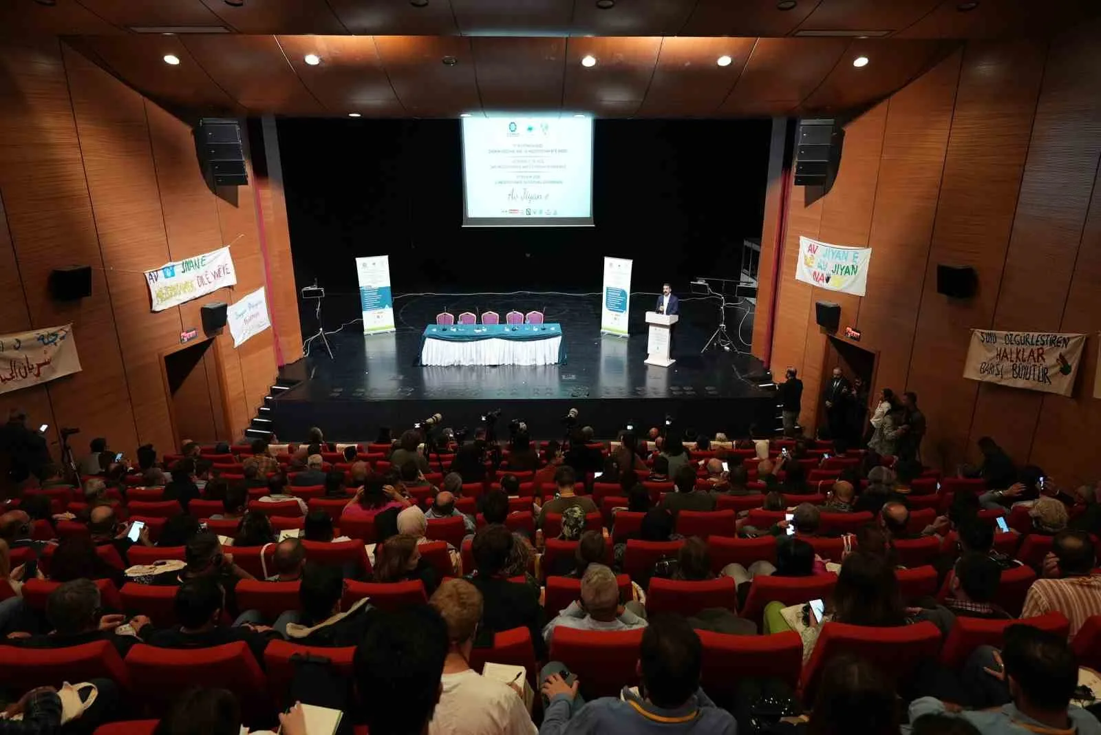 Diyarbakır Büyükşehir Belediyesi ev sahipliğinde düzenlenen ve üç gün sürecek