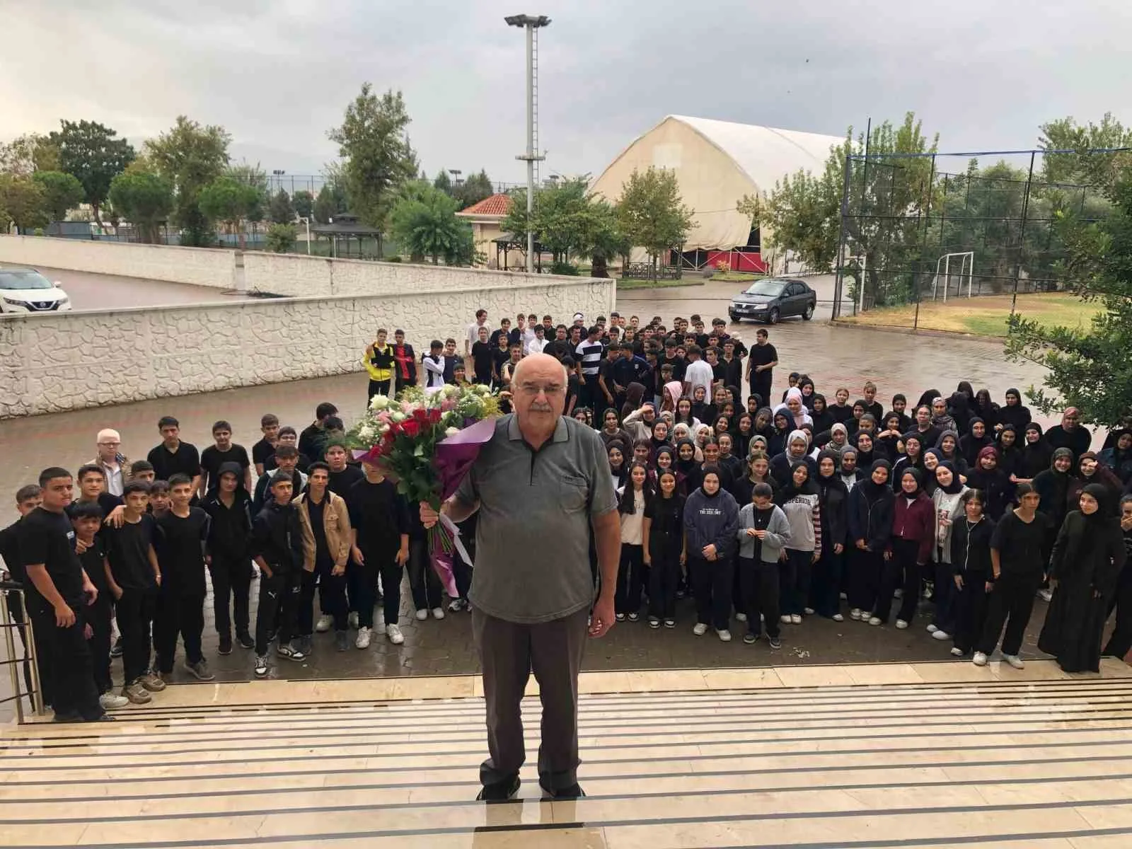 Aydın’ın Nazilli ilçesinde 40 yıllık öğretmen Ali Çetin Büyükgenç mezun