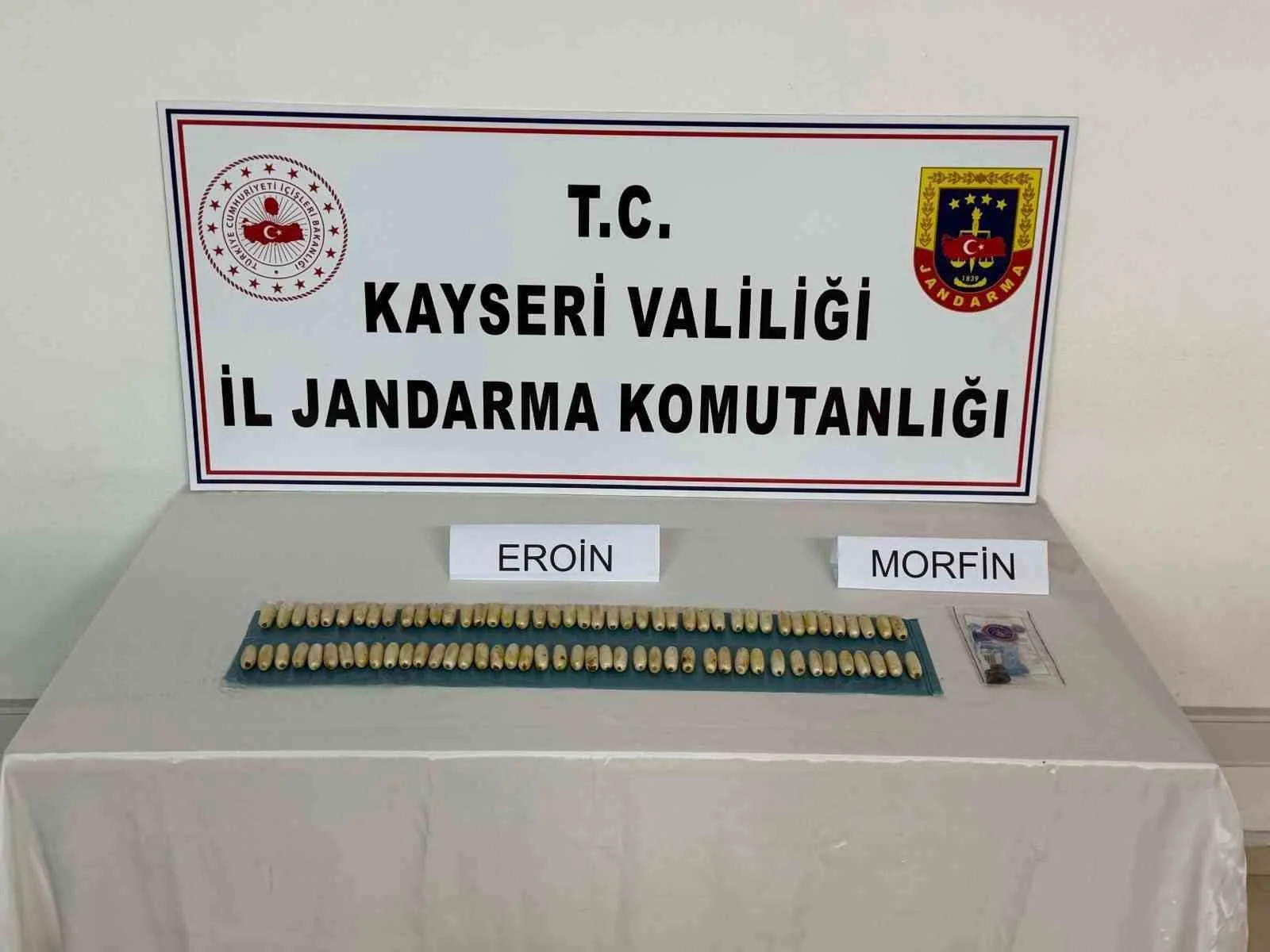 Kayseri’de yabancı uyruklu bir kişinin midesinden kapsül şeklinde 888 gram