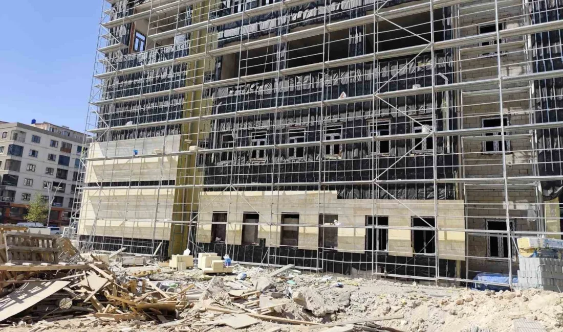 Mardin’in Midyat ilçesinde yapımına başlanan adalet sarayı binasının, yılsonu tamamlanarak