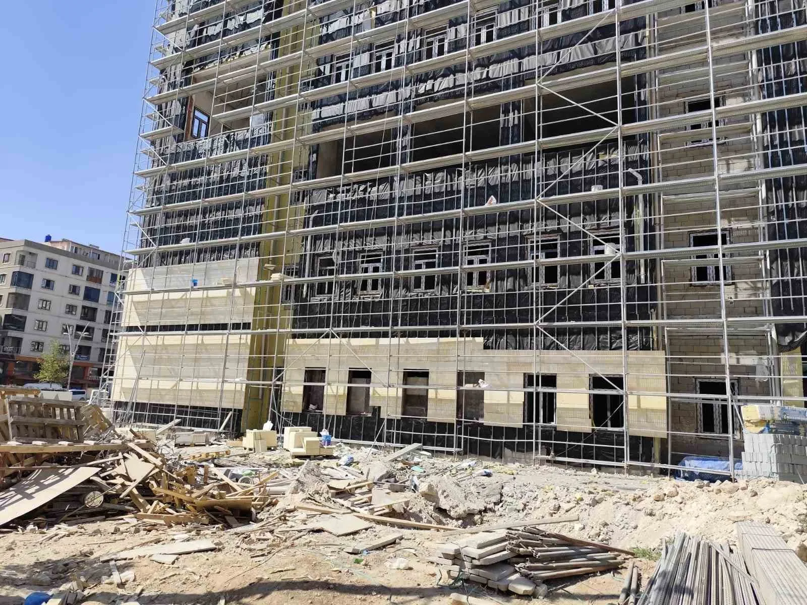 Mardin’in Midyat ilçesinde yapımına başlanan adalet sarayı binasının, yılsonu tamamlanarak