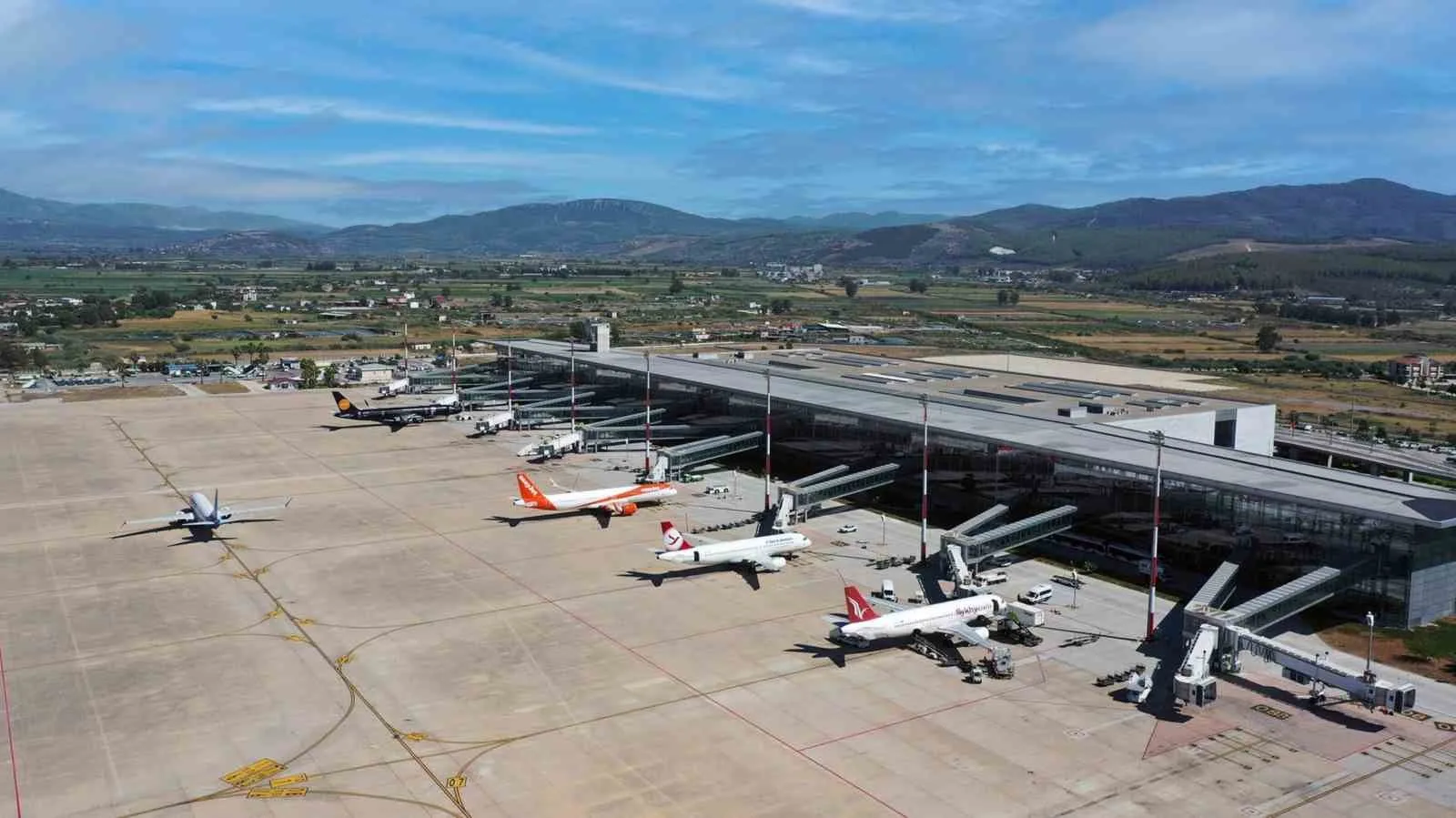 Devlet Hava Meydanları İşletmesinden yapılan açıklamada, Milas-Bodrum havalimanı 2025 yılının