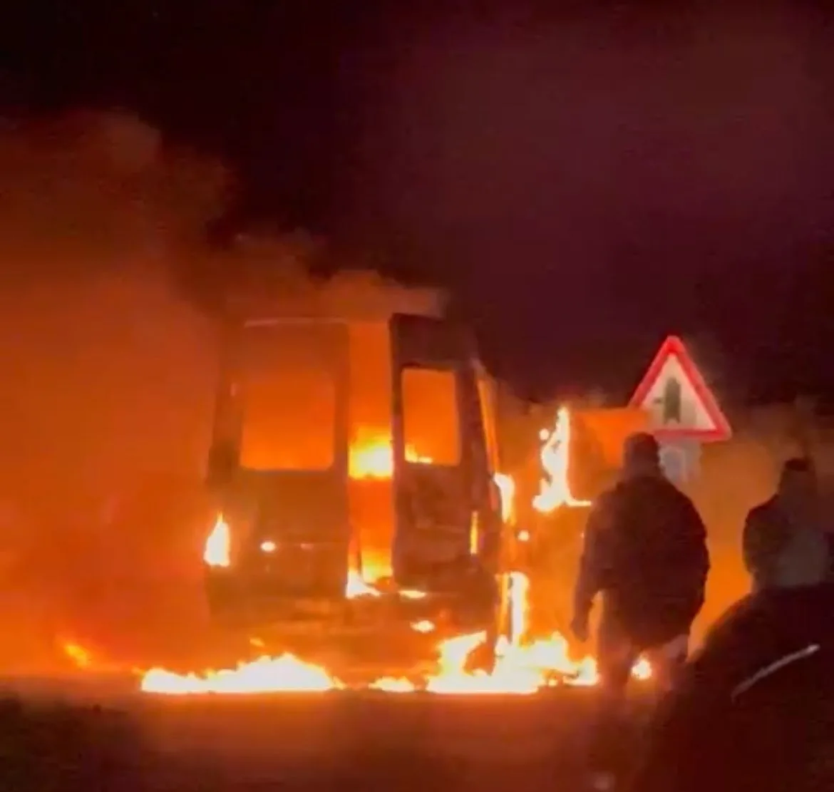 Muğla’nın Milas ilçesinde meydana gelen yangında pazardan dönen bir vatandaşa