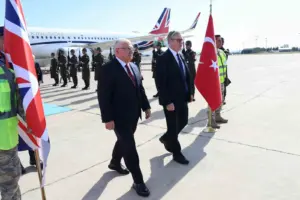 Milli Savunma Bakanı Yaşar Güler ve Birleşik Krallık Başbakanı Keir