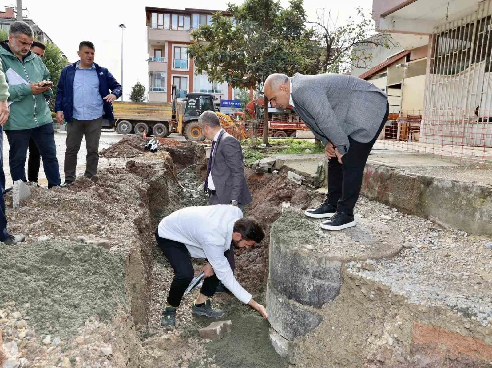 Körfez Belediye Başkanı Şener Söğüt, Mimar Sinan Mahallesi’nde yürütülen altyapı