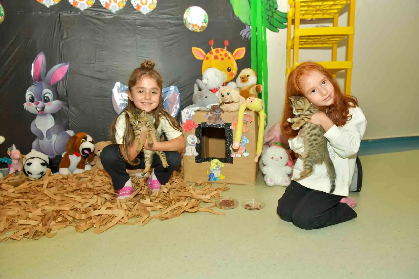 Esenyurt Belediyesi’nin kreşlerinde eğitim gören minik öğrenciler ile ilçedeki ilkokul