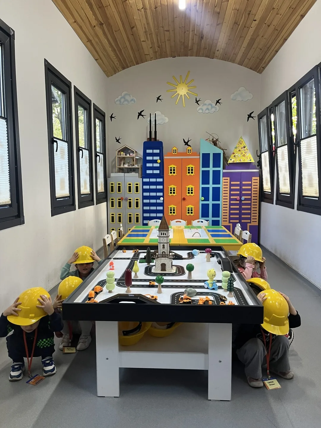 Kocaeli Büyükşehir Belediyesi’ne bağlı Lokomotif Çocuk Köyü’nde “Minik Mimarlar Atölyesi’ne”