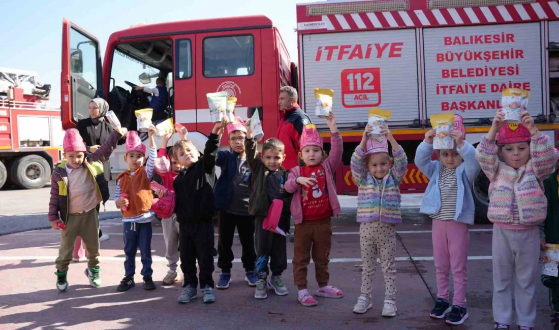 Balıkesir’in Sındırgı ilçesinde anaokulu öğrencileri, İtfaiye Haftası dolayısıyla Balıkesir Büyükşehir