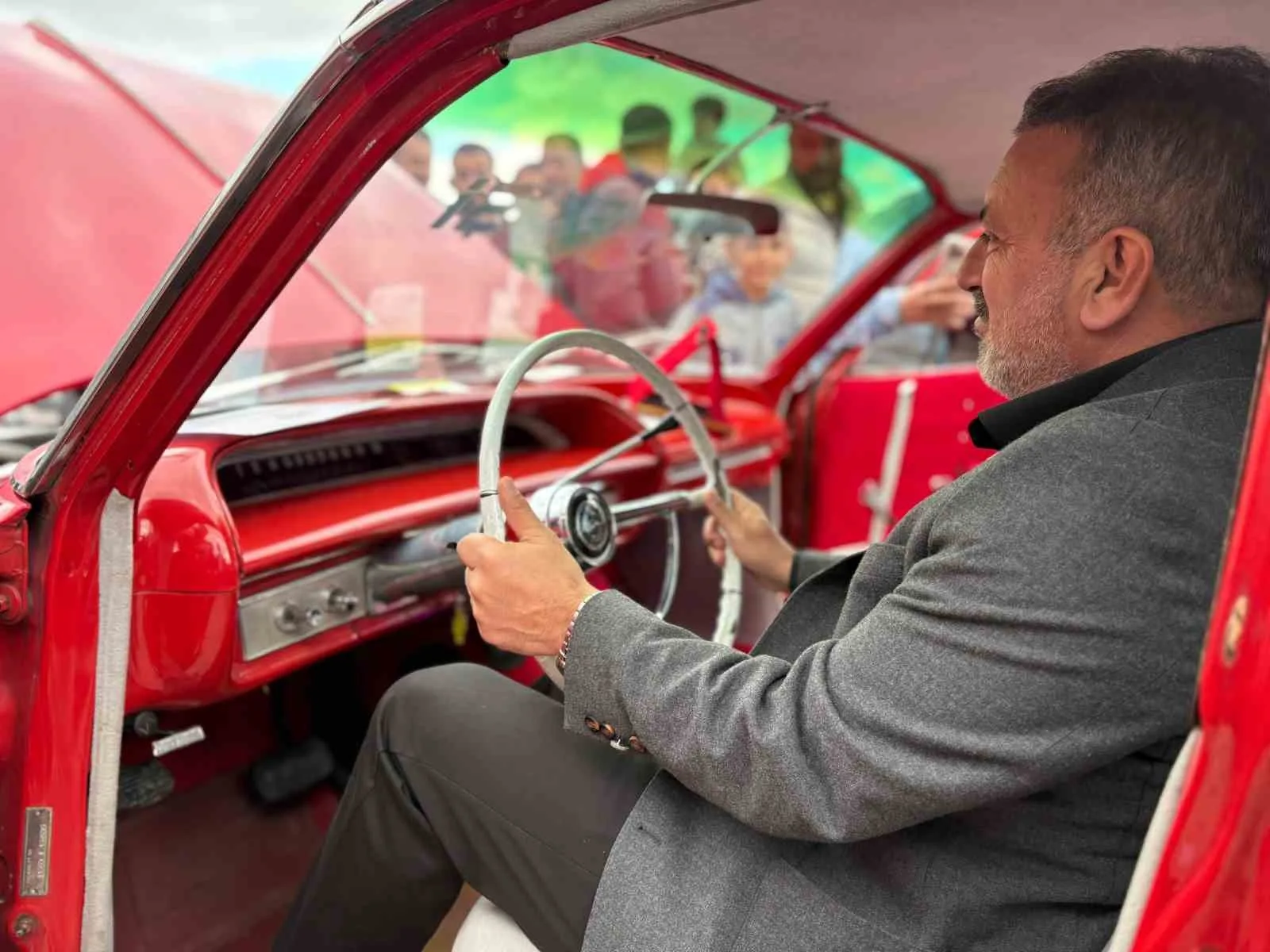 Sincan’da düzenlenen “Otomobil Festivali” otomobil meraklılarını bir araya getirdi. Modifiye