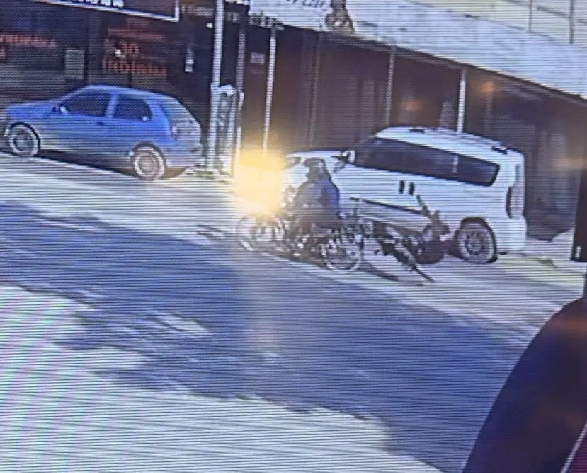 Bursa’nın İnegöl ilçesinde meydana gelen kazada motosiklet ile bisiklet çarpıştı;