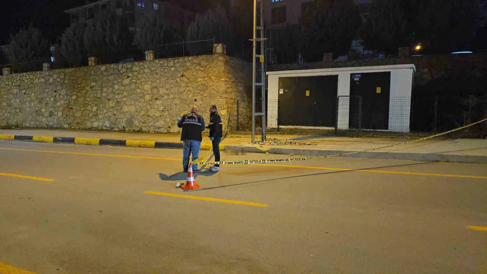 Karabük’te sürücüsünün kontrolünü kaybettiği motosiklet kaldırıma çarparak sürüklendi. Kazada 1