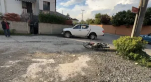 Düzce’de kamyonetle çarpışan motosikletteki 2 öğrenci ağır yaralandı. Kaza, Eski
