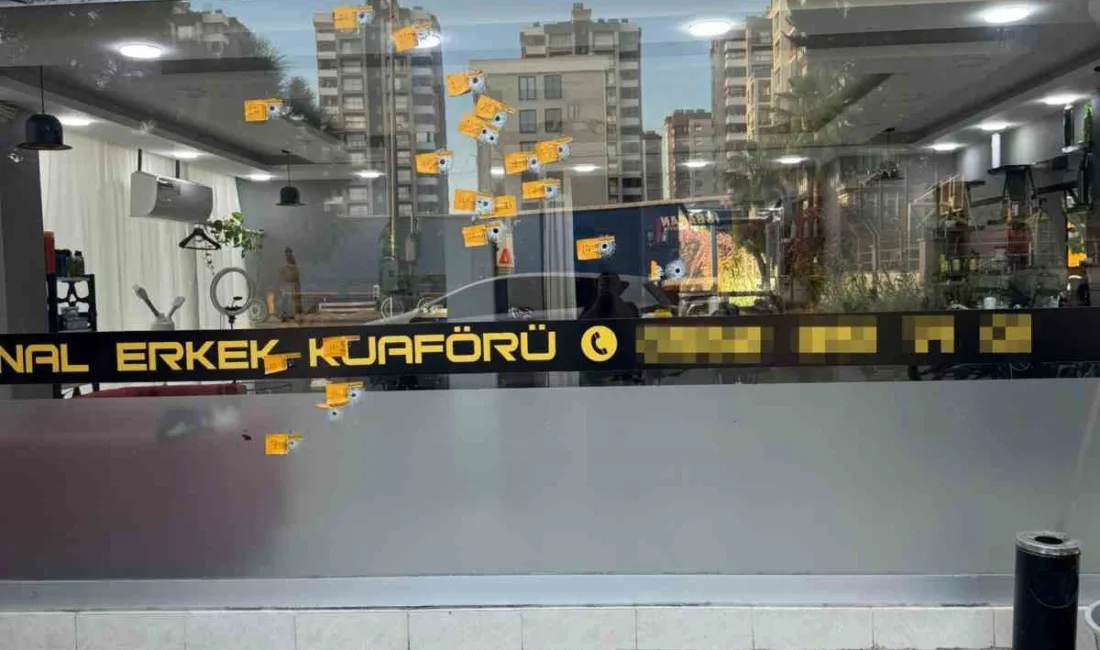 Adana’da motosikletli 2 şüpheli, bir berber dükkanına otomatik tabancayla saldırı