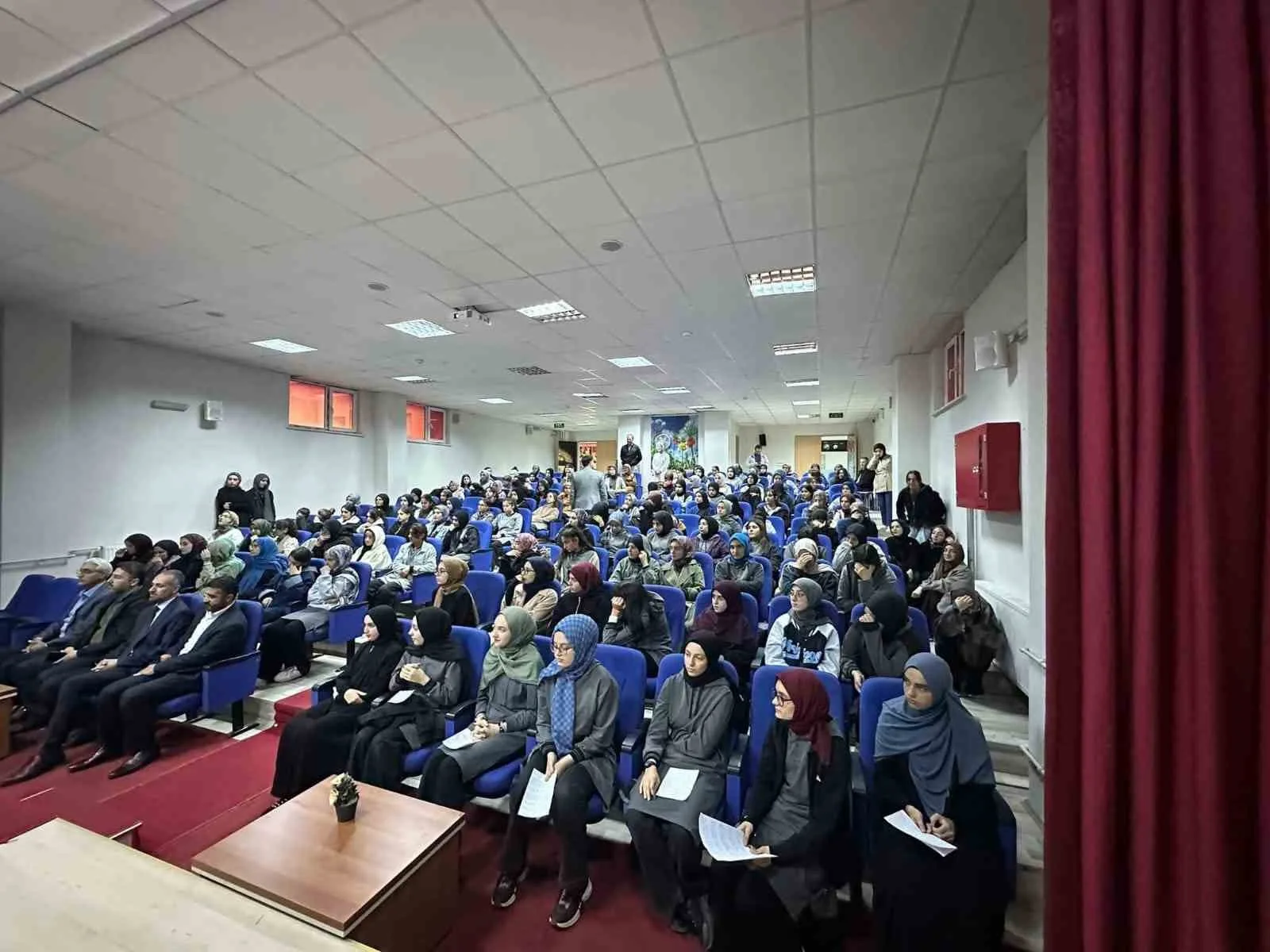 Van’ın Tuşba ilçesindeki İskele Kız Anadolu İmam Hatip Lisesinde ‘İmam