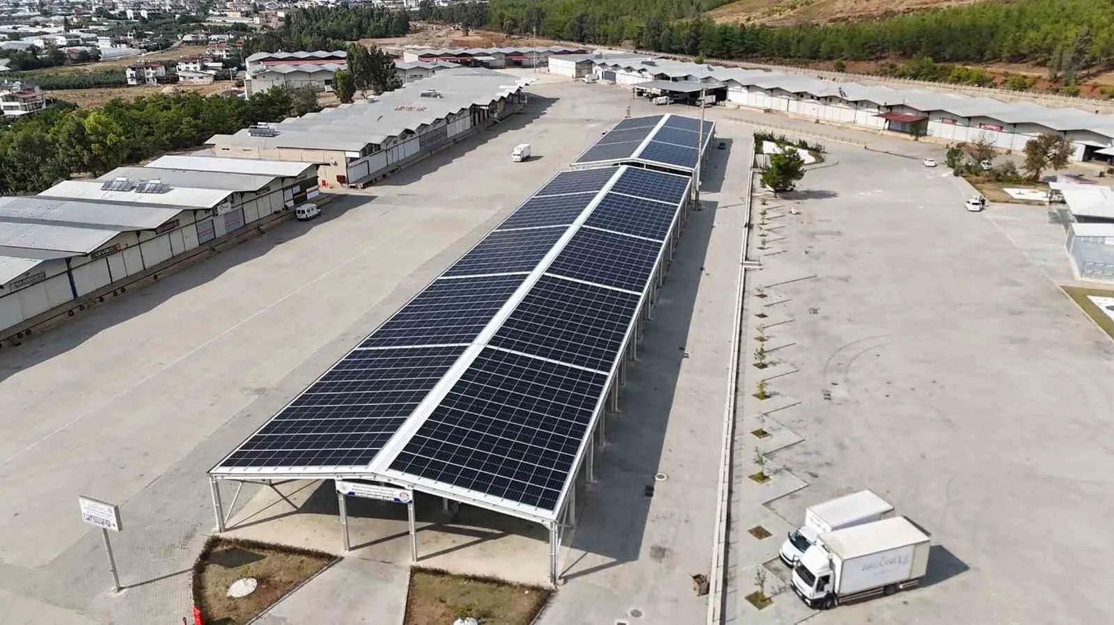 Muğla Büyükşehir Belediyesi, Fethiye Karaçulha Halinin çatısına kurduğu güneş enerjisi