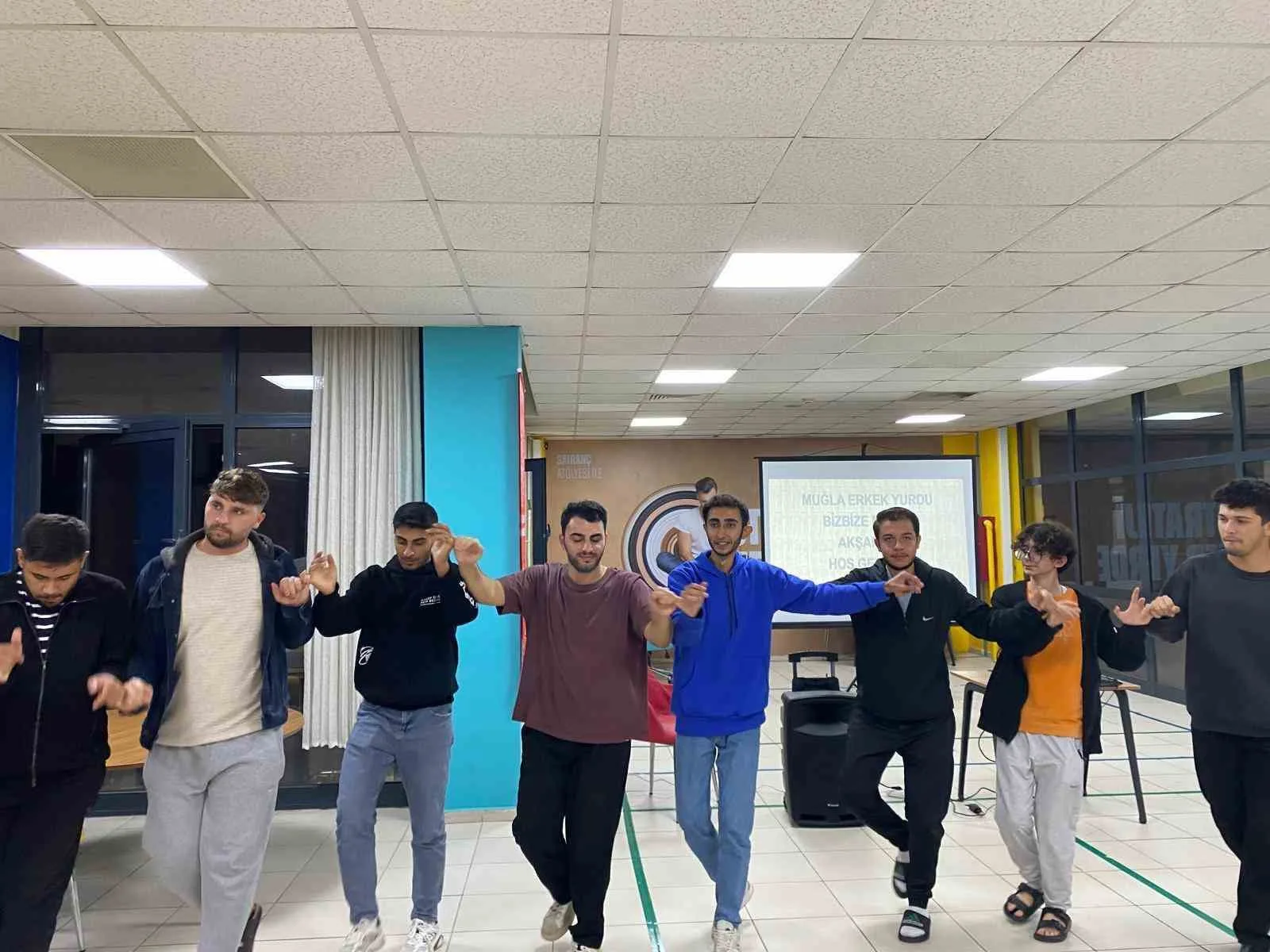 Muğla Erkek Öğrenci Yurdu’nda kalan gençler, yurt yönetimi tarafından düzenlenen