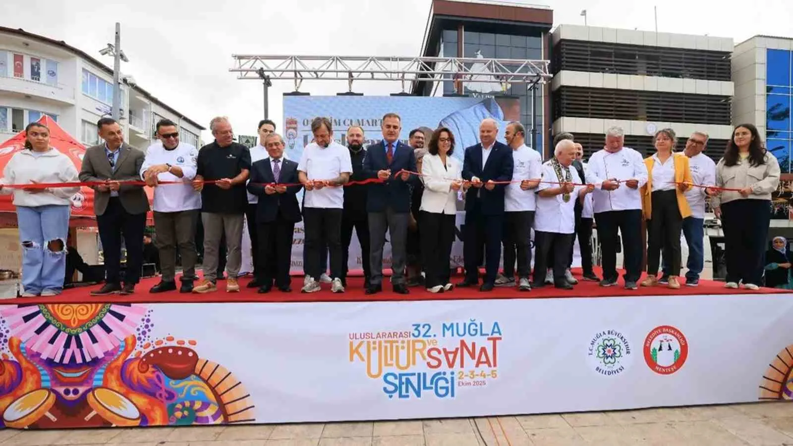 Menteşe Kurşunlu Meydanı’nda düzenlenen Muğla Uluslararası Lezzet Festivali, Vali İdris