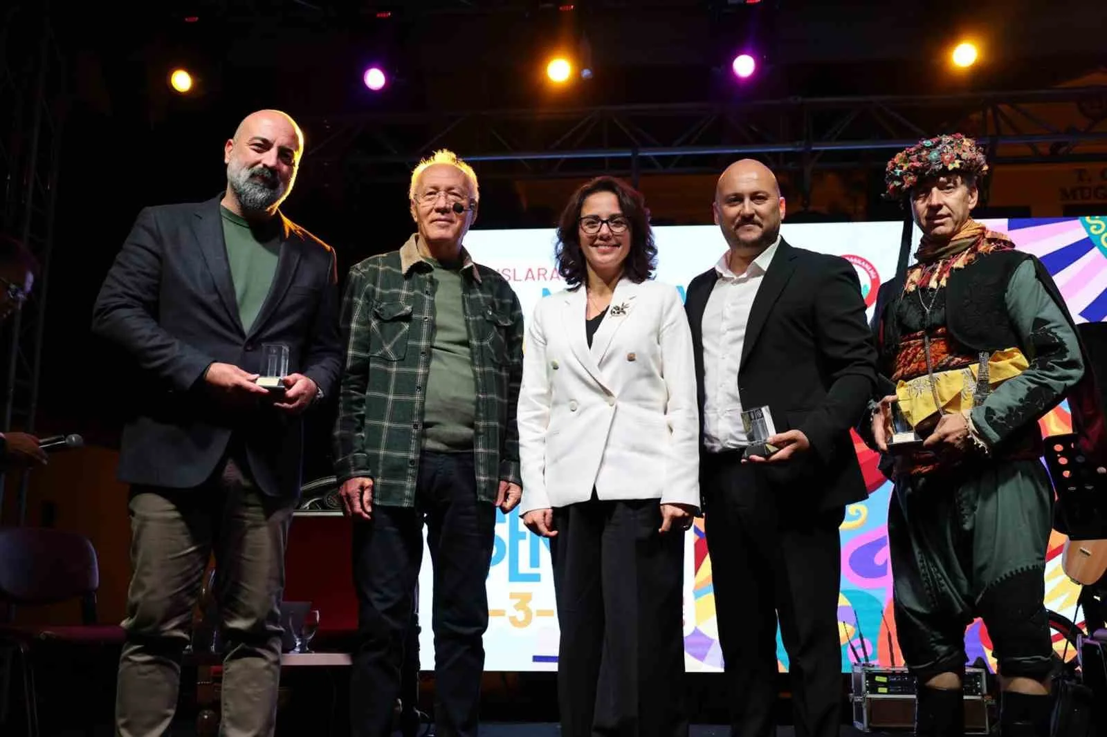 Ege Üniversitesi Devlet Türk Musikisi Konservatuvarı Halk Oyunları Bölümü emekli