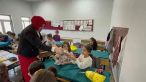 Diyarbakır’ın Bağlar ilçesine bağlı Muradiye Mahallesi muhtarı Dilek Demir, ‘Dünya