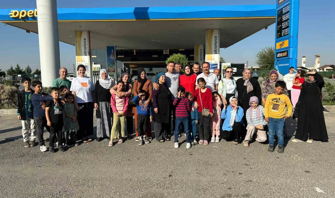 Diyarbakır’ın Bağlar ilçesinin Muradiye Mahallesi muhtarı Dilek Demir, kadınları geziye