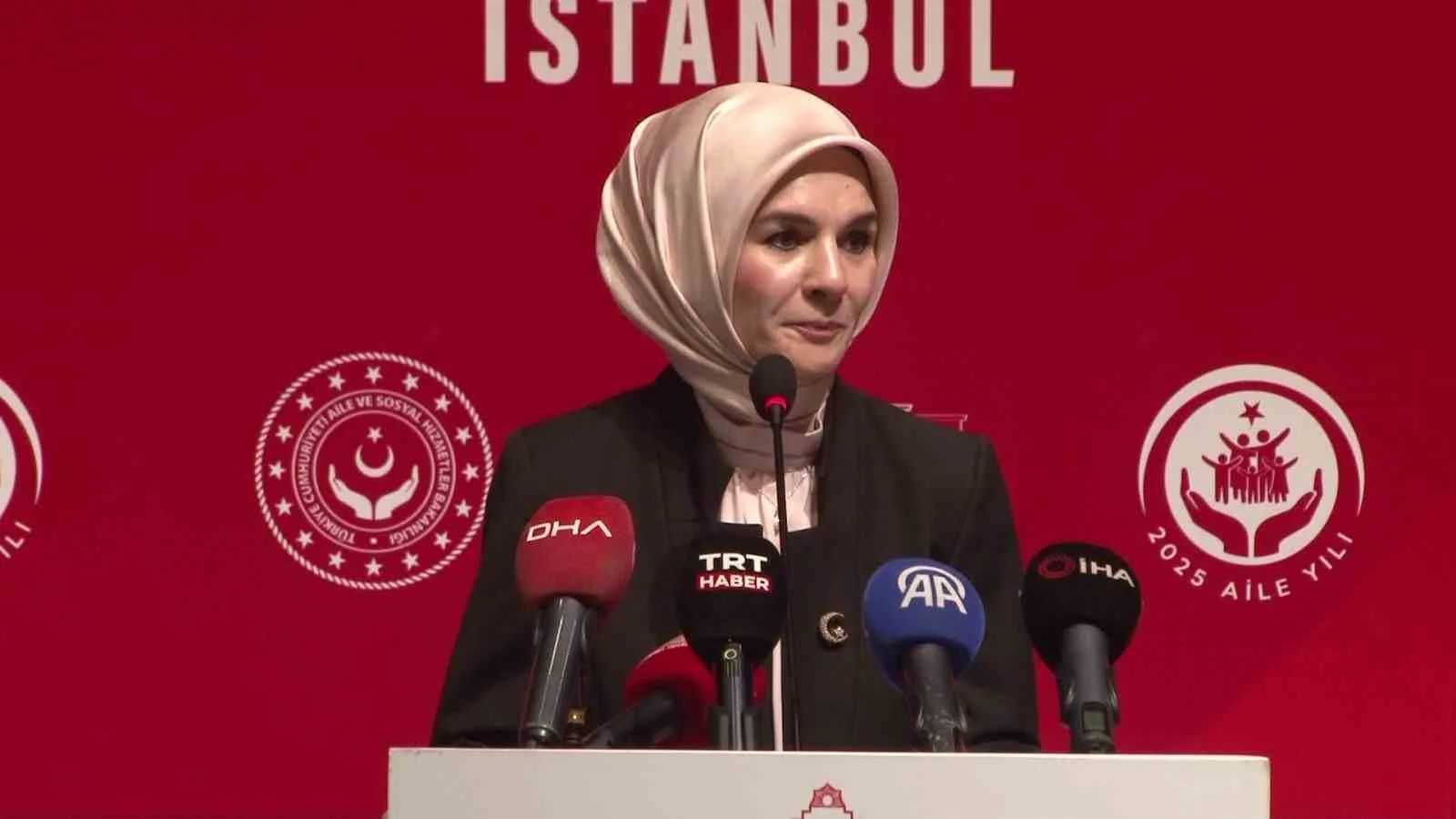 Aile ve Sosyal Hizmetler Bakanı Mahinur Özdemir Göktaş, aile kurumunu