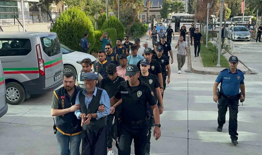 Muhtarlık seçimlerinden dolayı aralarında husumet bulunan ve Adıyaman Adliyesi önünde