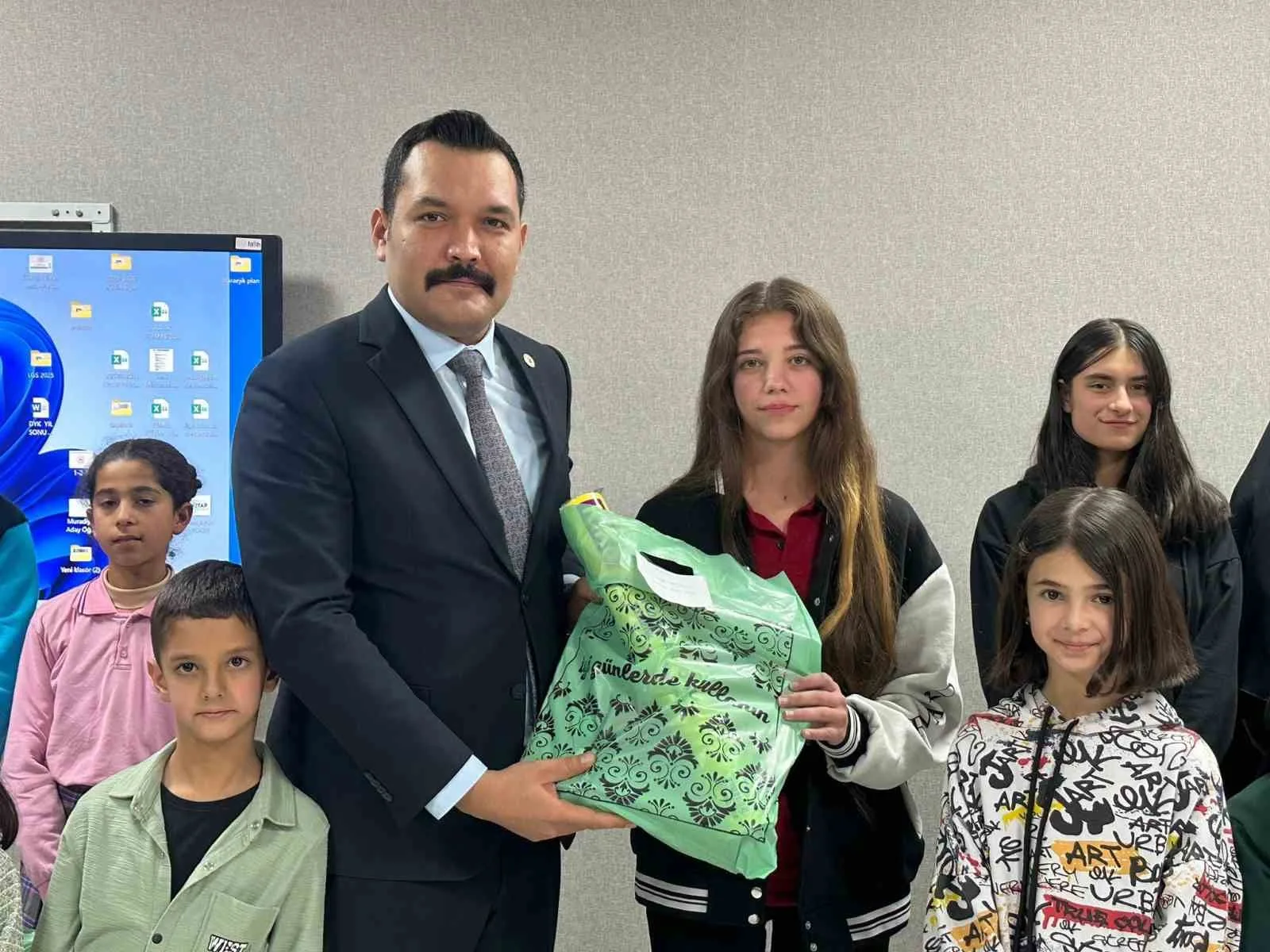 Van Valiliği tarafından yürütülen “Kitap Van” projesi kapsamında düzenlenen 1.