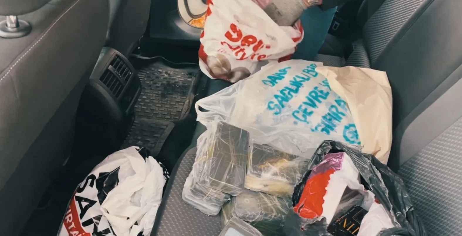 Muş’ta polis ekiplerince düzenlenen operasyonda 218 adet gümrük kaçağı cep