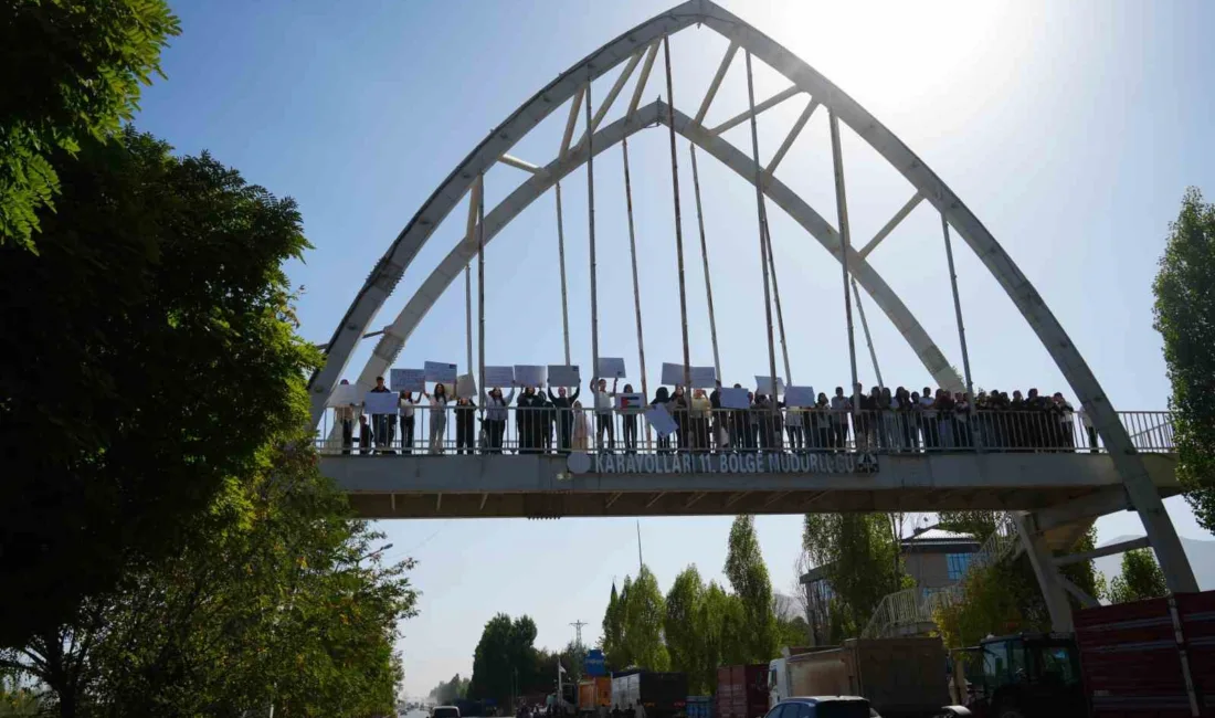Muş’ta Erentürk Öz Şeker Anadolu Lisesi öğrencileri, İsrail’in Gazze’ye yönelik