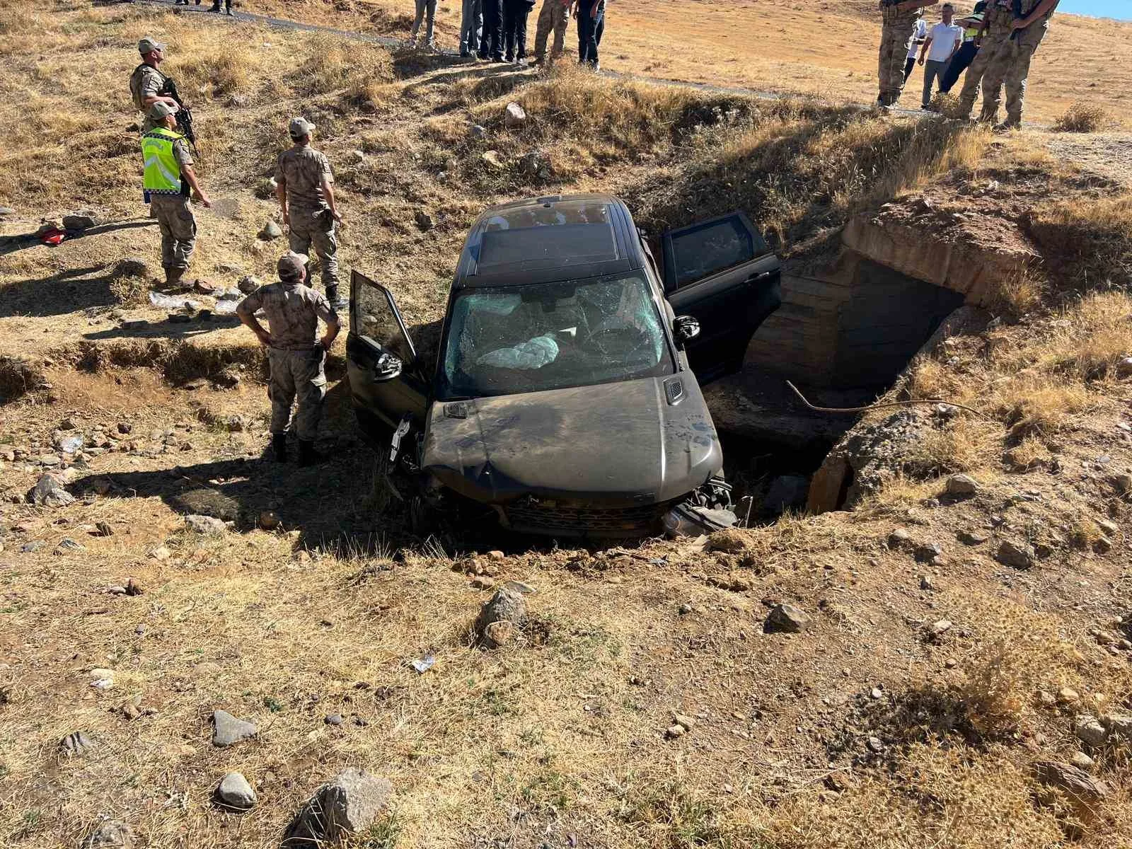 Muş’ta kontrolden çıkan otomobilin takla atarak şarampole uçması sonucu 3