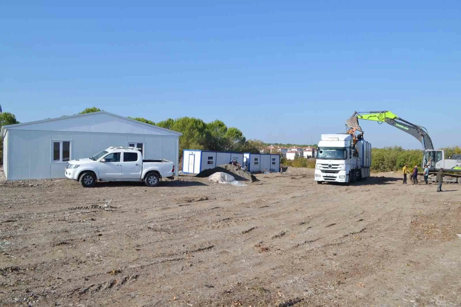 Mustafakemalpaşa’nın Yalıntaş Mahallesi’nde projelendirilen TOKİ konutlarında inşaat aşamasına gelindi. Çevre,