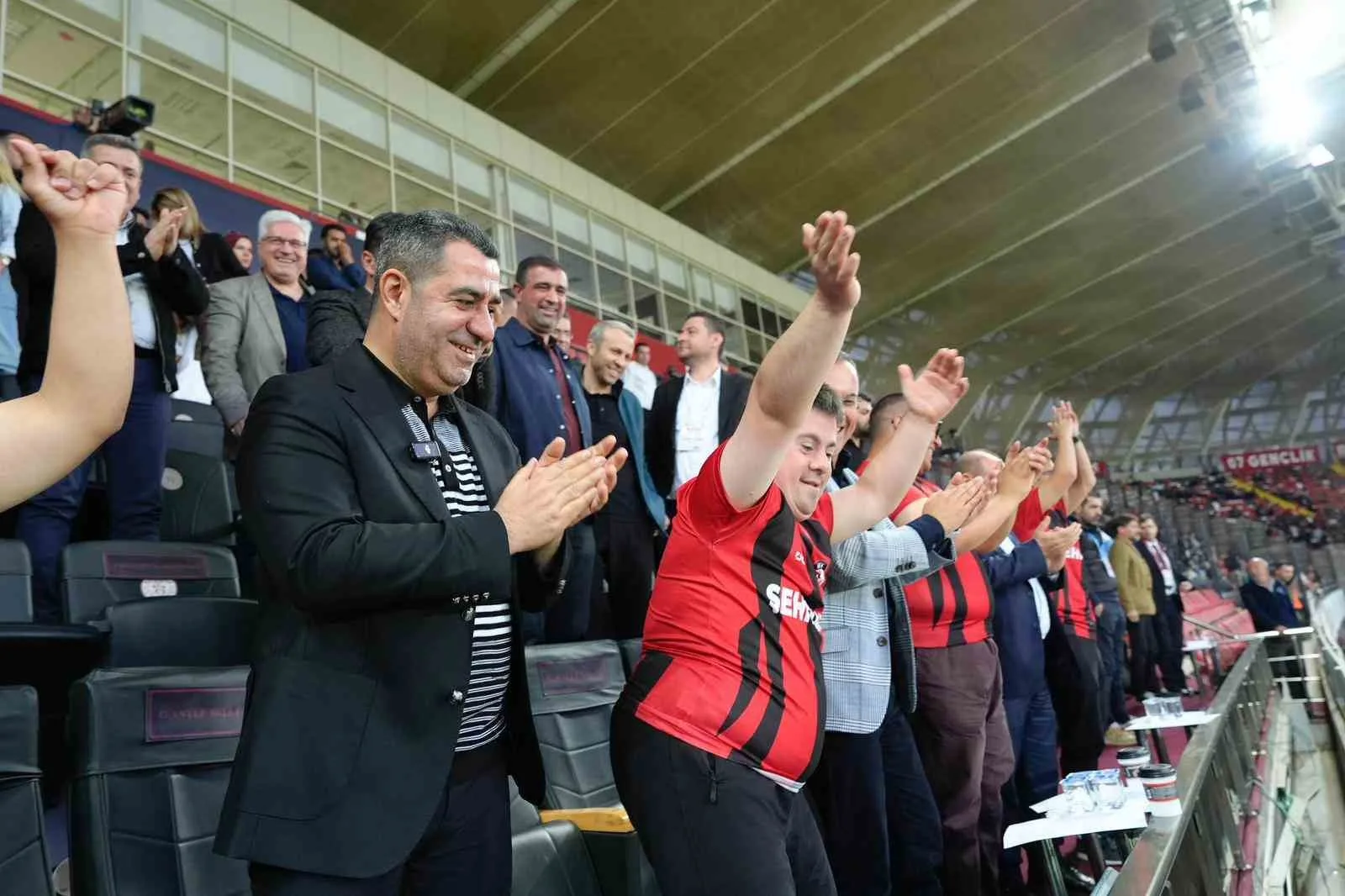 Gaziantep’te her zaman sporun ve sporcuların yanında yer alan AK