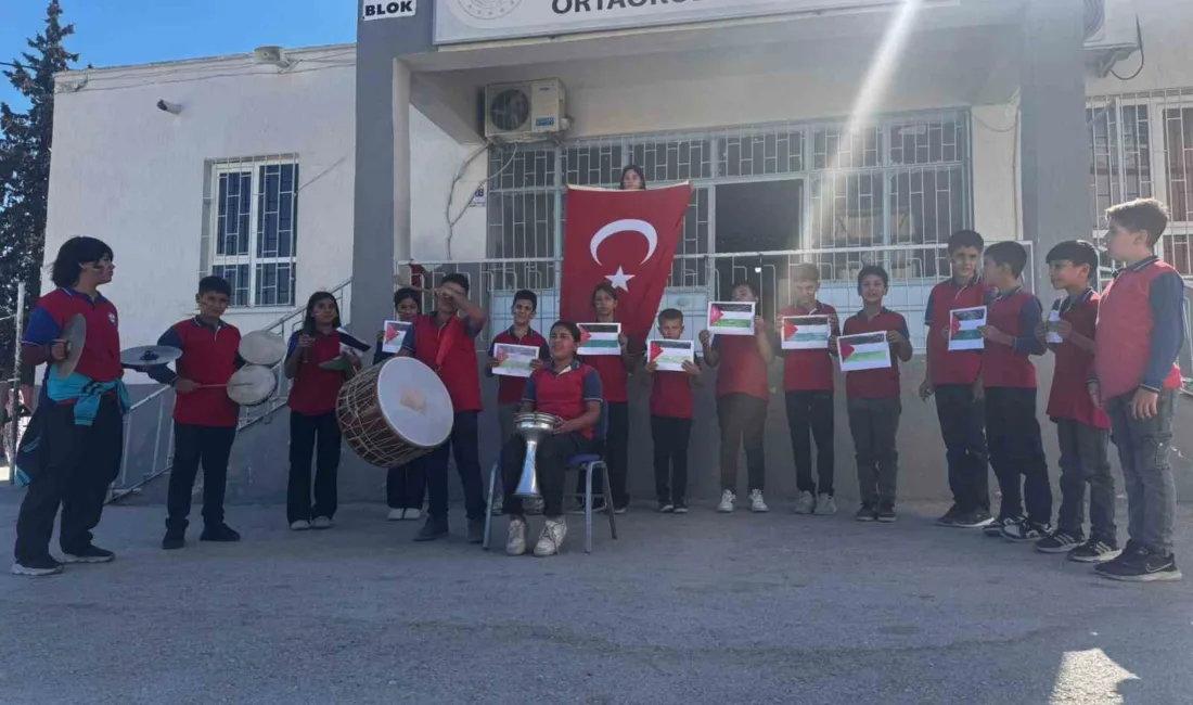 Mersin’in Mut ilçesinde ortaokulu öğrencileri, Filistin’e destek, Gazze’de yaşananlara dikkat