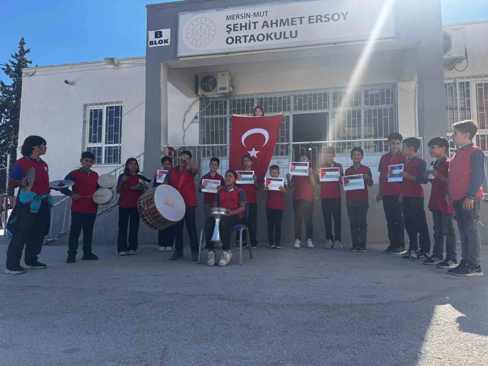 Mersin’in Mut ilçesinde ortaokulu öğrencileri, Filistin’e destek, Gazze’de yaşananlara dikkat