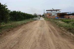 Nazilli Belediyesi; Bereketli Mahallesi’nde gençlerin halı sahaya, çiftçilerin ise bahçelerine
