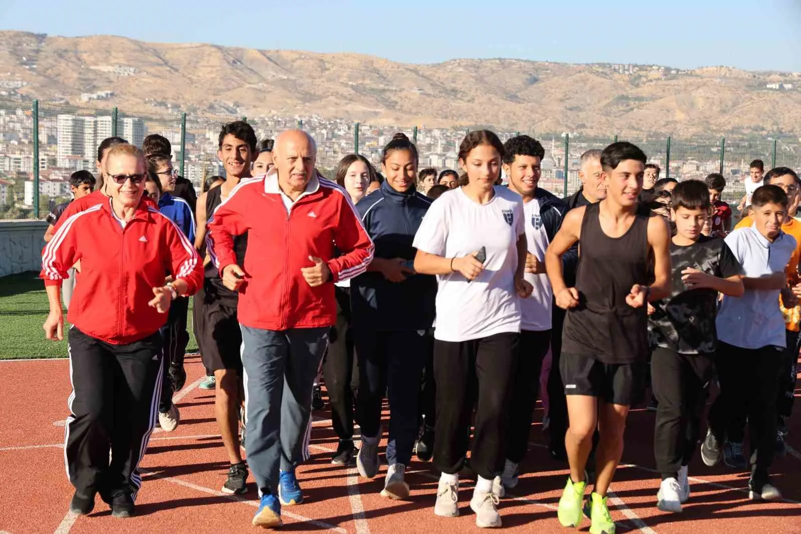 Türk atletizm tarihine adını altın harflerle yazdıran 68 yaşındaki eski