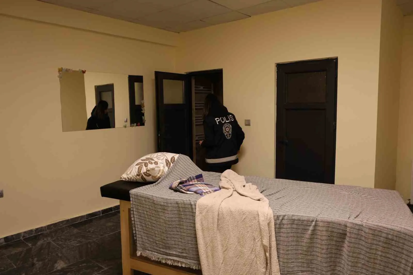 Nevşehir’de bir masaj salonuna düzenlenen fuhuşu operasyonunda aralarında işletme sahibinin