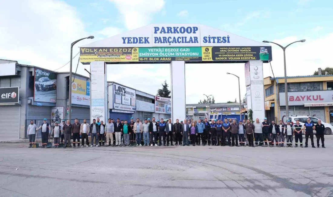 Nilüfer Belediyesi ekipleri, Bursa Beşevler Sanayi Sitesi’nde gerçekleştirdiği kapsamlı temizlik