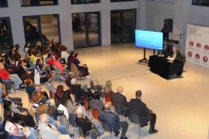 Nilüfer Belediyesi’nin “Çağımızda İnsan” temasıyla başlattığı Felsefe Buluşmaları’nın ilk konuğu