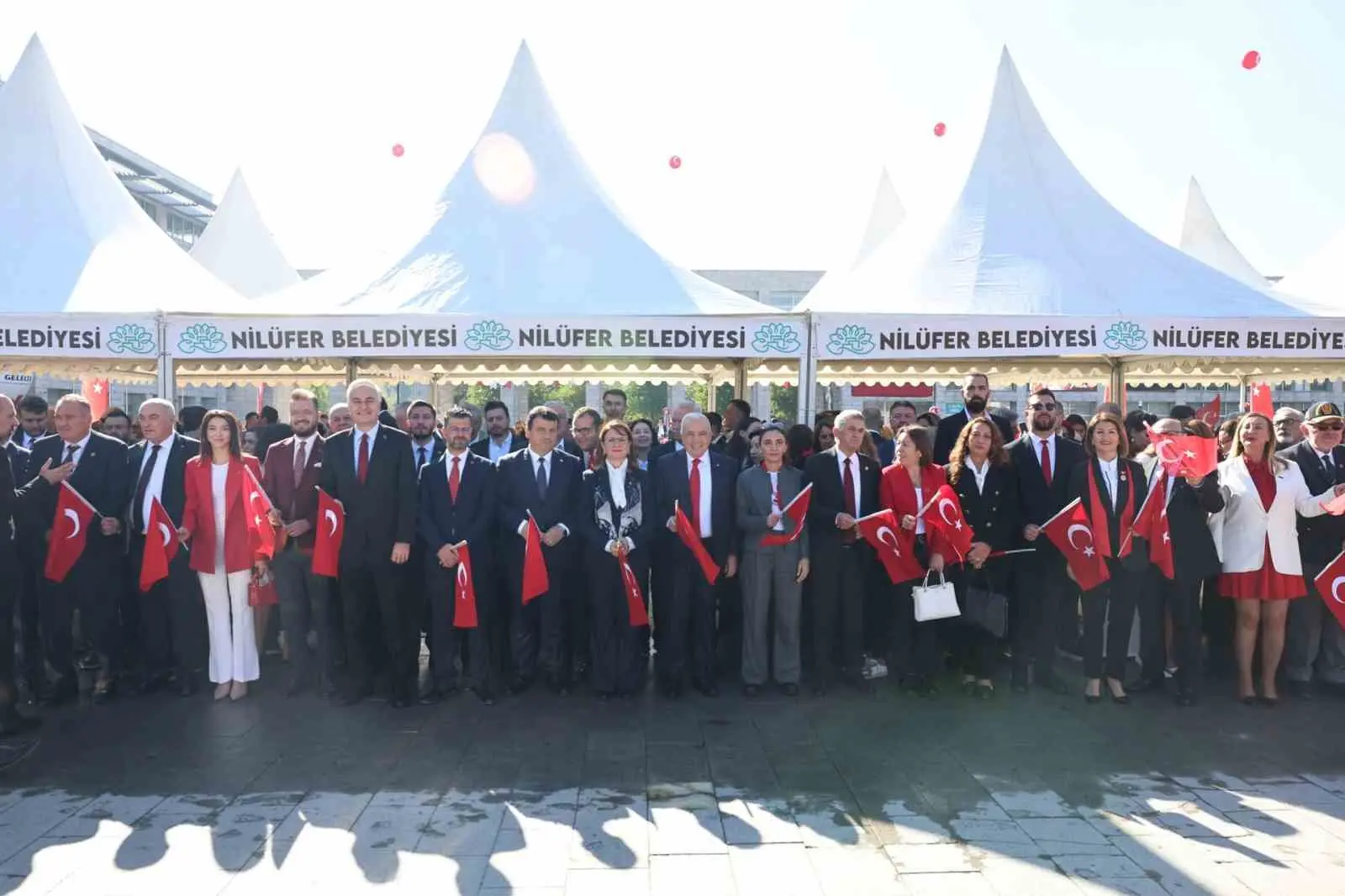 Cumhuriyet’in 102’nci yıl dönümü kutlamaları, Nilüfer’de Atatürk Anıtı’na çelenk konulmasıyla