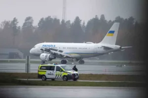 Ukrayna Devlet Başkanı Vladimir Zelenskiy Norveç’in başkenti Oslo’da Başbakan Jonas