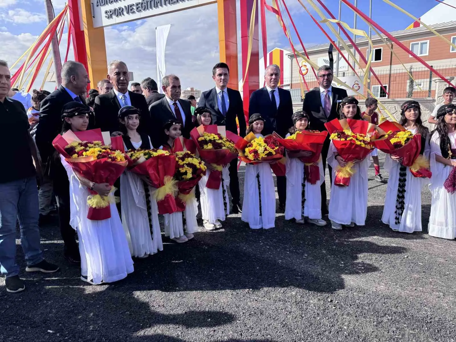 Mardin’in Nusaybin ilçesinde inşa edilen Adnan Polat Galatasaray Spor ve