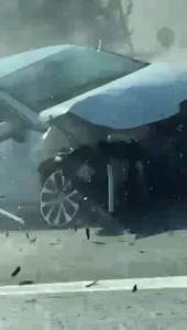 Kocaeli’de trafikte tehlikeli hareketler yaparak, içerisinde bebek ve çocuğun bulunduğu