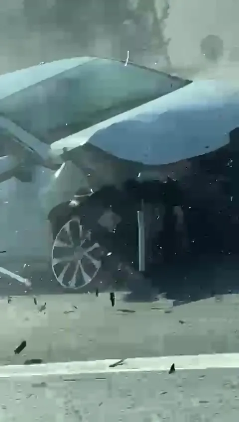 Kocaeli’de trafikte tehlikeli hareketler yaparak, içerisinde bebek ve çocuğun bulunduğu