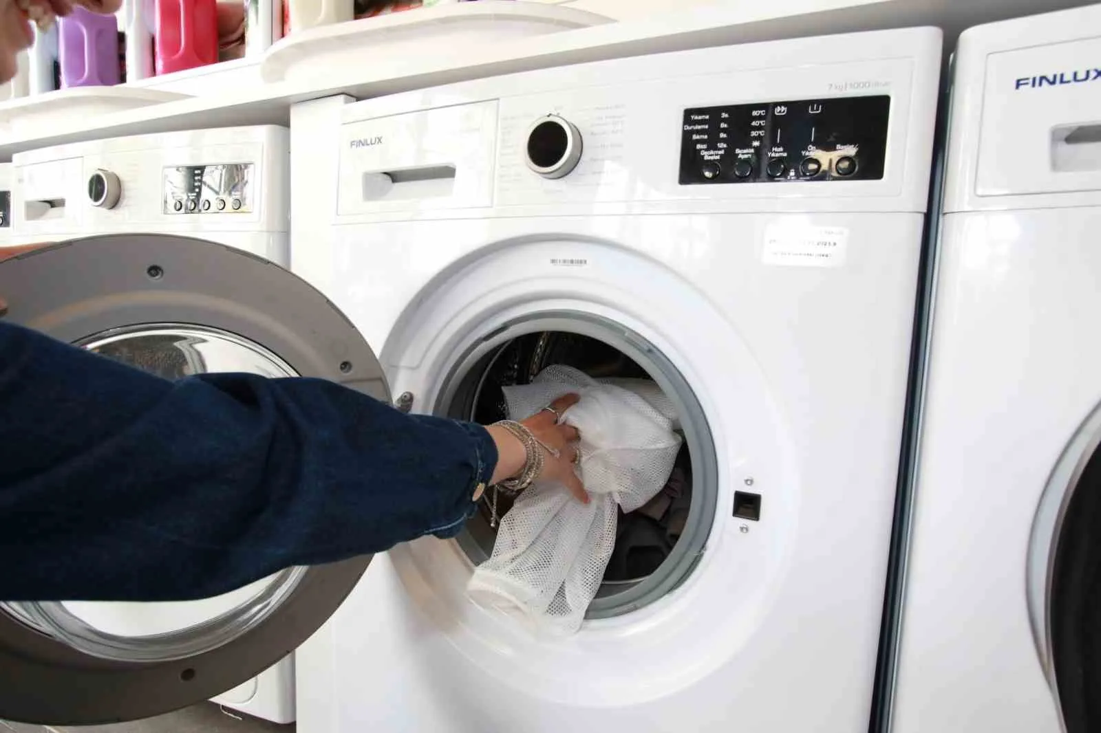 Kocaeli’de üniversite öğrenimi gören gençler, ücretsiz çamaşırhane hizmetiyle hem bütçelerinden