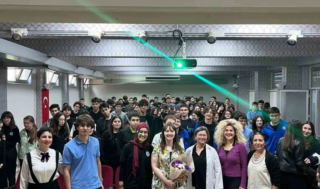 Kocaeli Fen Lisesi öğrencileri, okulun İngilizce Kulübü tarafından düzenlenen etkinlikte,