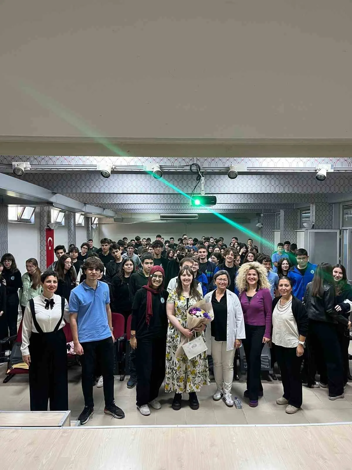 Kocaeli Fen Lisesi öğrencileri, okulun İngilizce Kulübü tarafından düzenlenen etkinlikte,