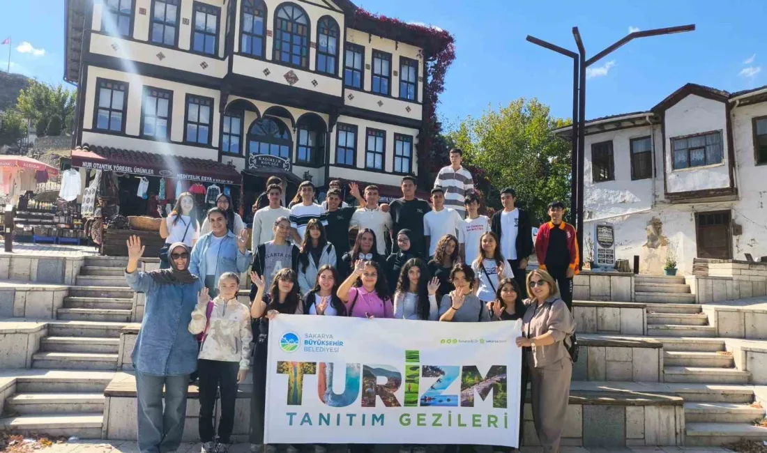 Sakarya Büyükşehir Belediyesince düzenlenen kültür gezisi kapsamında lise öğrencileri, kentin