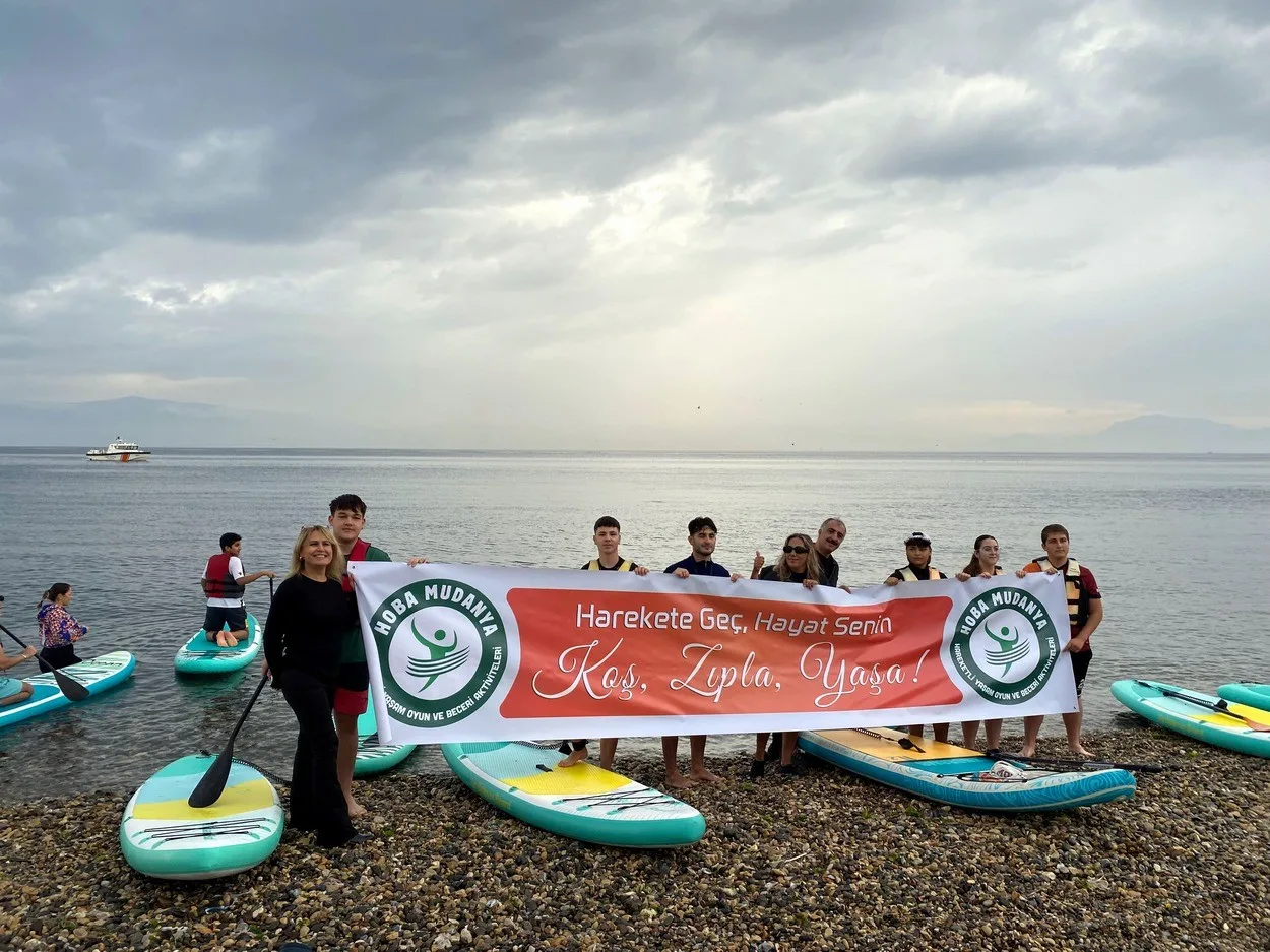 Bursa’nın Mudanya ilçesinde lise öğrencileri suda dengede durmayı öğrendiler. Mudanya